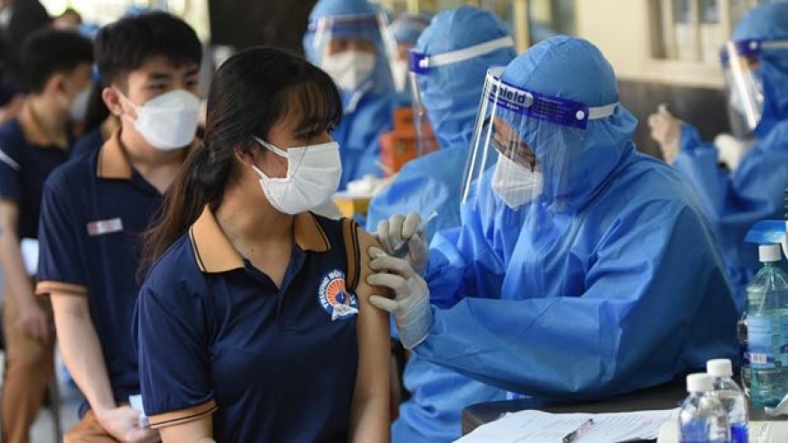 Vietnam outperforms regional countries in COVID-19 vaccination race